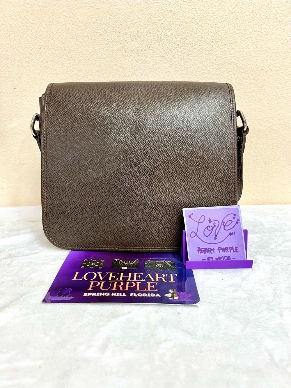AUTH LOUIS VUITTON ANDRIE MESSENGER TAIGA